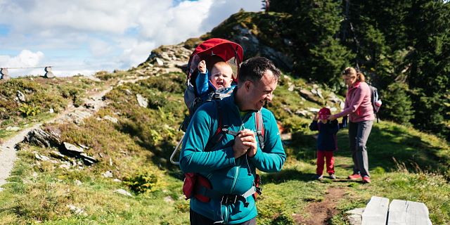 Kitzbüheler Alpen Hero Familie O´Brien wandelt door het Alpinolino in Westendorf c Daniel Gollner