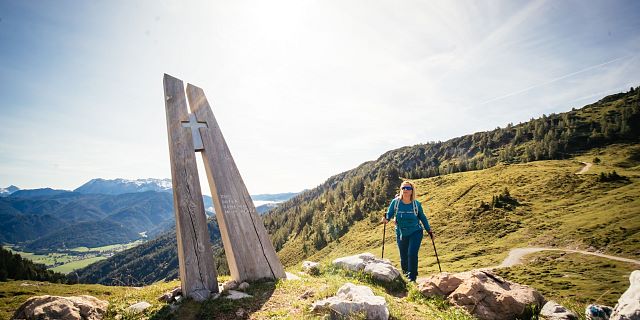Kitzbüheler Alpen Hero wandelen Monika Günther bij de Kirchbergstock op de laatste etappe van de KAT Walk c Daniel Gollner
