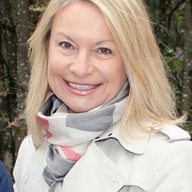 Dr. Jutta Siropaes