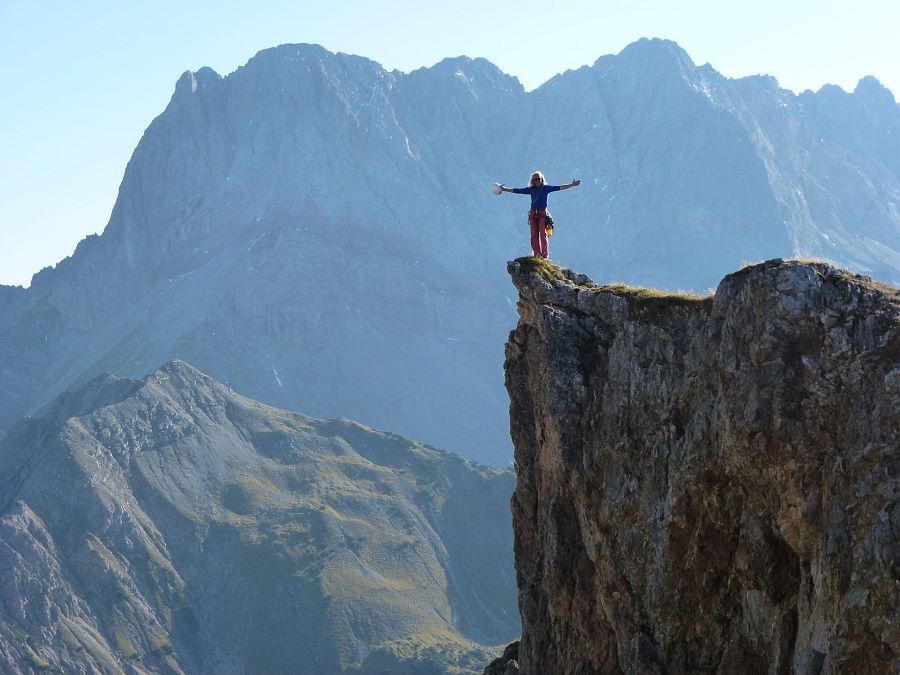 Adi Stocker ist oft alleine in den Bergen unterwegs und genießt die Ruhe abseits des Alltagstrudels.