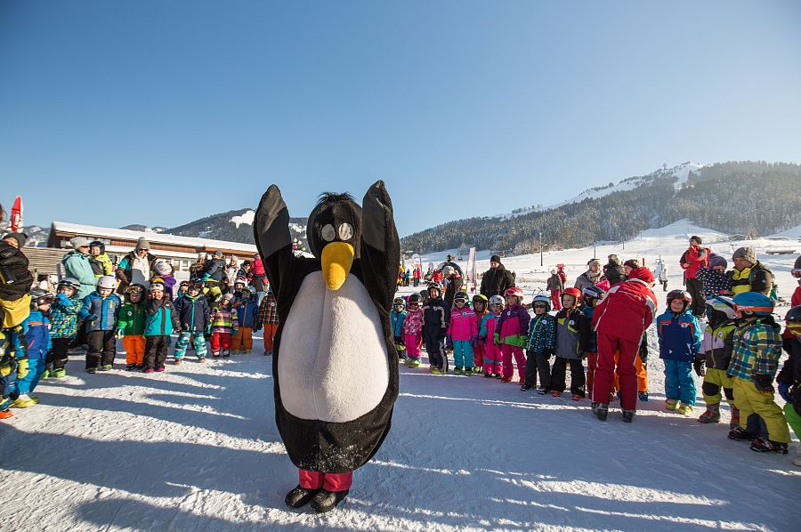 Bobo das Maskottchen der Kinderskischule