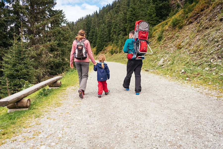 Kitzbüheler Alpen Hero Familie O´Brien wandelt richting de Choralm in Westendorf c Daniel Gollner