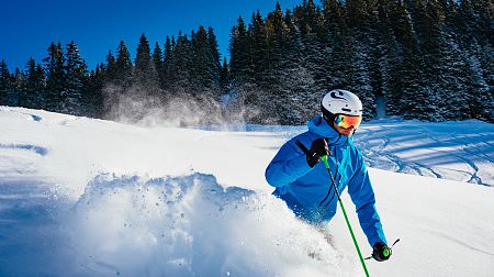 Kitzbueheler-Alpen-Hero-Ski-Hans-Aufschnaiter-auf-einer-kurzen-Tiefschneeabfahrt-c-Daniel-Gollner