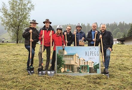 Spatenstich für die Alpegg Chalets in Waidring