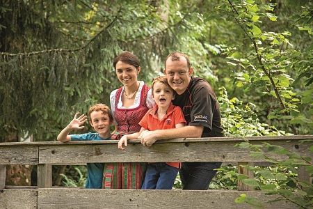 Michael mit seiner Agata und den zwei Lausern David und Patrick © rol.art-images