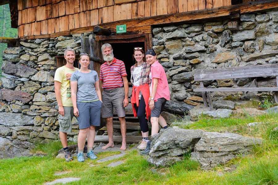 Rast auf Alm mit Sepp Kahn-Wanderpause KAT Walk(Imprintmytravel)