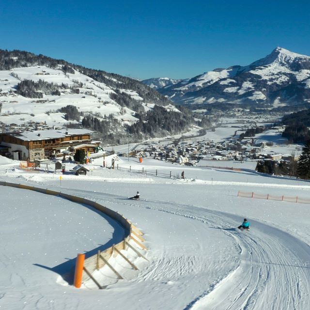 Gasthaus Obergaisberg mit Ausblick auf Kirchberg