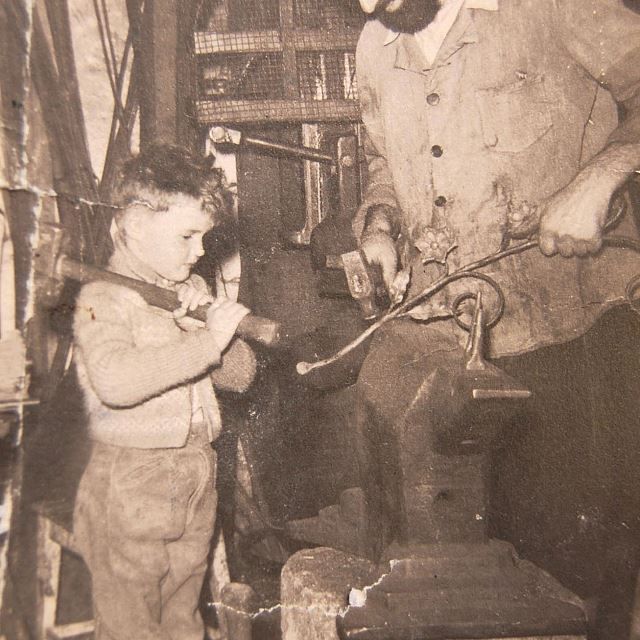 Großvater Franz mit seinem Sohn 'Sigi' Siegfried © Kunstschmiede Unterrainer