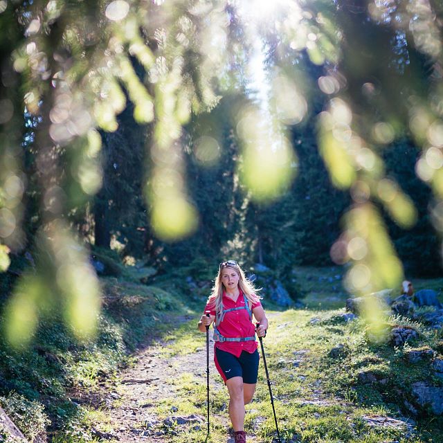 Kitzbüheler Alpen Hero wandelen Christina Foidl ontspant zich tijdens een van haar vele wandelingen door de Kitzbüheler Alpen c Daniel Gollner