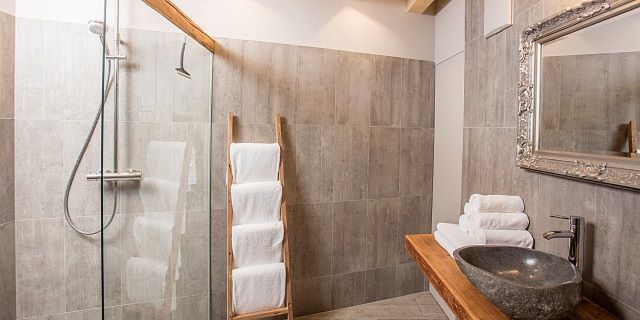 Badezimmer in den Alpegg Chalets in Waidring