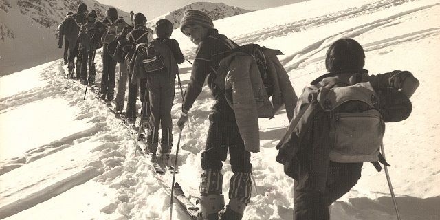 Bei wem werden da Erinnerungen wach? Bis in die Achtziger Jahre veranstaltete das BRG St. Johann Schiwochen im Windautal. © Bundesgymasium St. Johann