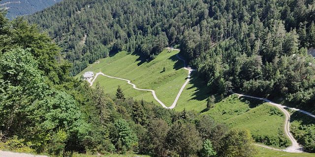 KAT-Walk-Kitzbüheler-Alpen-Alpin-Etappe6-Straßenverlauf-PillerseeTal-c-Ann-Kathrin-Graser