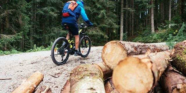 Kitzbüheler Alpen Hero Bike Patrick Ager auf einer Mountainbike Tour mit dem E Bike in der Region Hohe Salve c Daniel Gollner