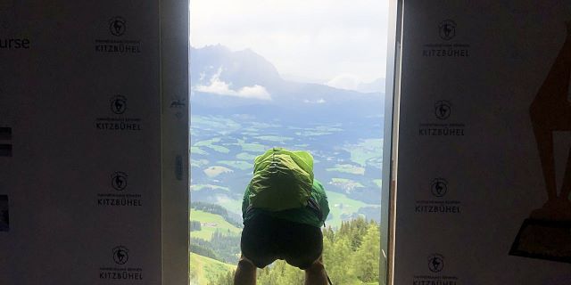 Kitzbüheler Alpen KAT Walk Botschafter Etappe 4 Matze im Starthaus Streif c Denise Hofmann