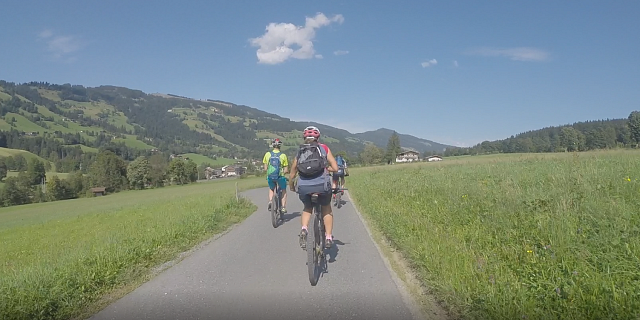 Rebecca_Dirk Wahn_Kurt Tropper_Brixental Radweg_KAT Bike_Foto Benedikt Gradl